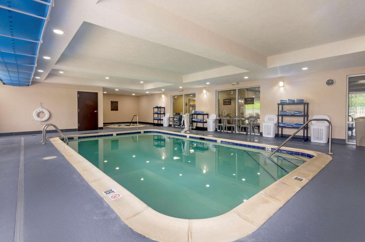 Comfort Inn & Suites Hillsville I-77 Dış mekan fotoğraf